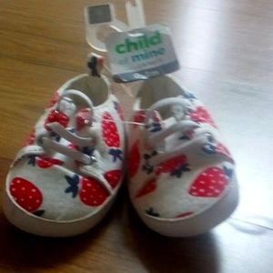 Cute baby strawberry shoes!! great for outdoors and indoors* Made with Love! ✨❣️